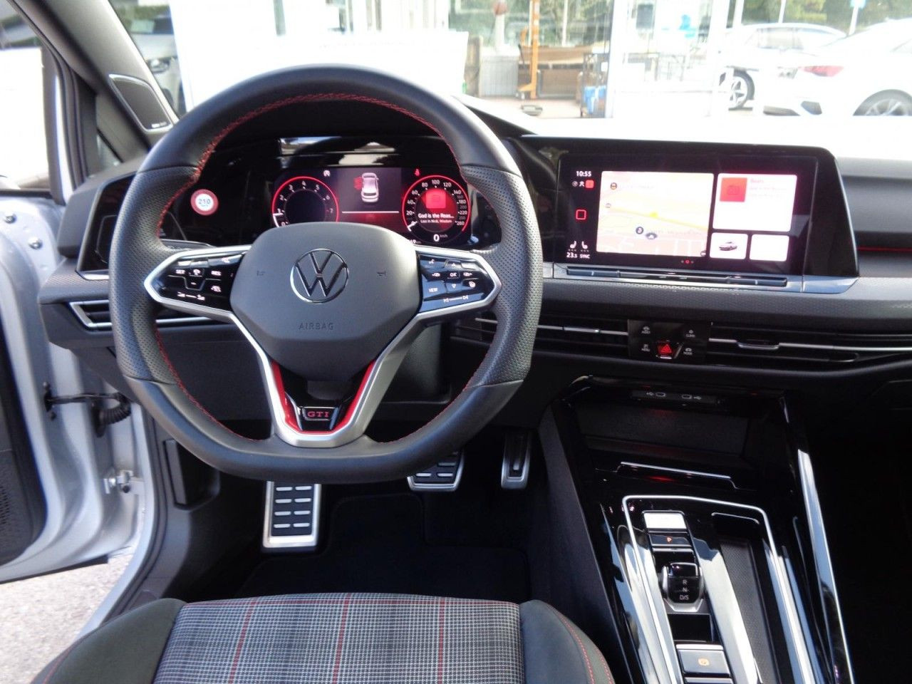 Golf VIII GTI 2,0 TSI DSG (DCC+LED+Navi+RearView)
