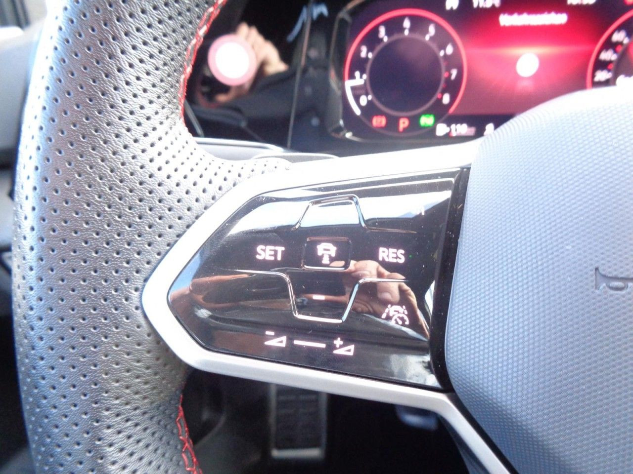Golf VIII GTI 2,0 TSI DSG (DCC+LED+Navi+RearView)