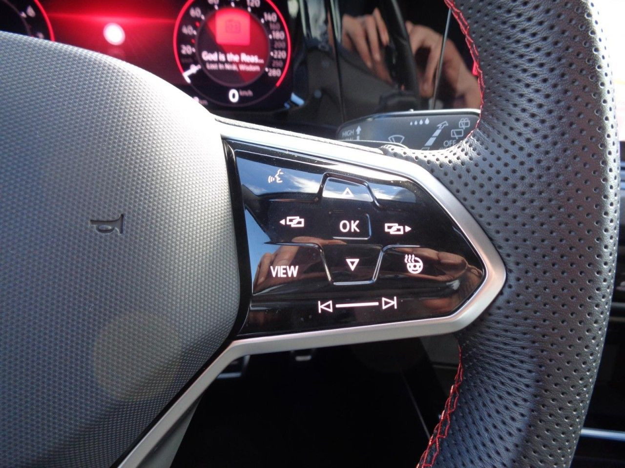 Golf VIII GTI 2,0 TSI DSG (DCC+LED+Navi+RearView)