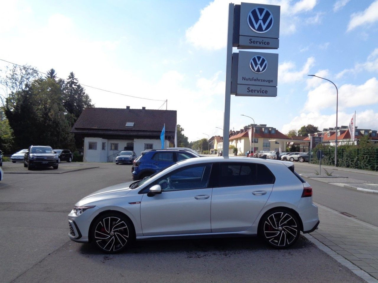 Golf VIII GTI 2,0 TSI DSG (DCC+LED+Navi+RearView)