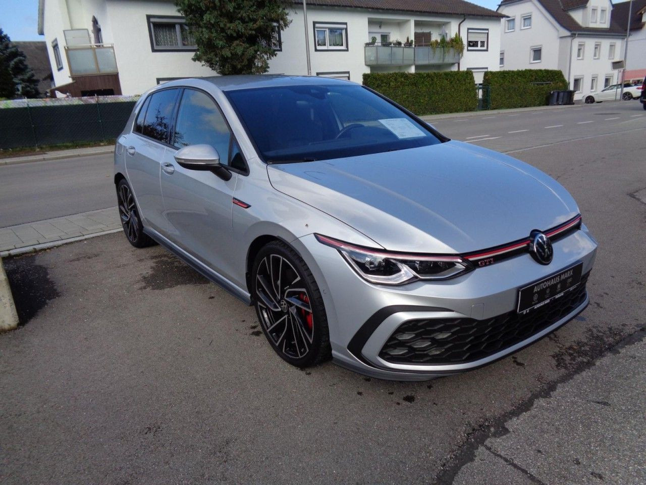 Golf VIII GTI 2,0 TSI DSG (DCC+LED+Navi+RearView)