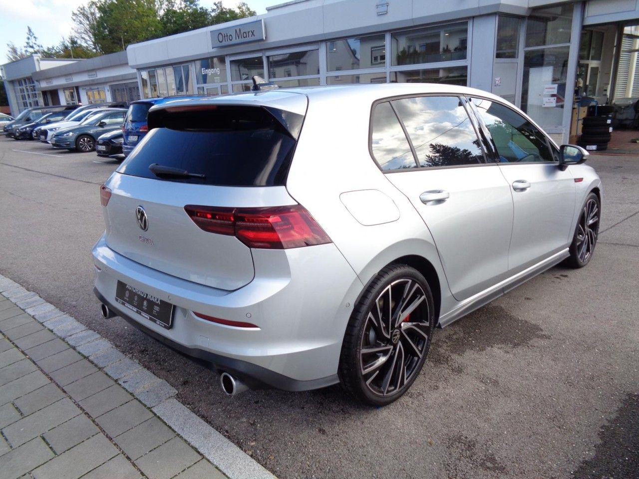 Golf VIII GTI 2,0 TSI DSG (DCC+LED+Navi+RearView)