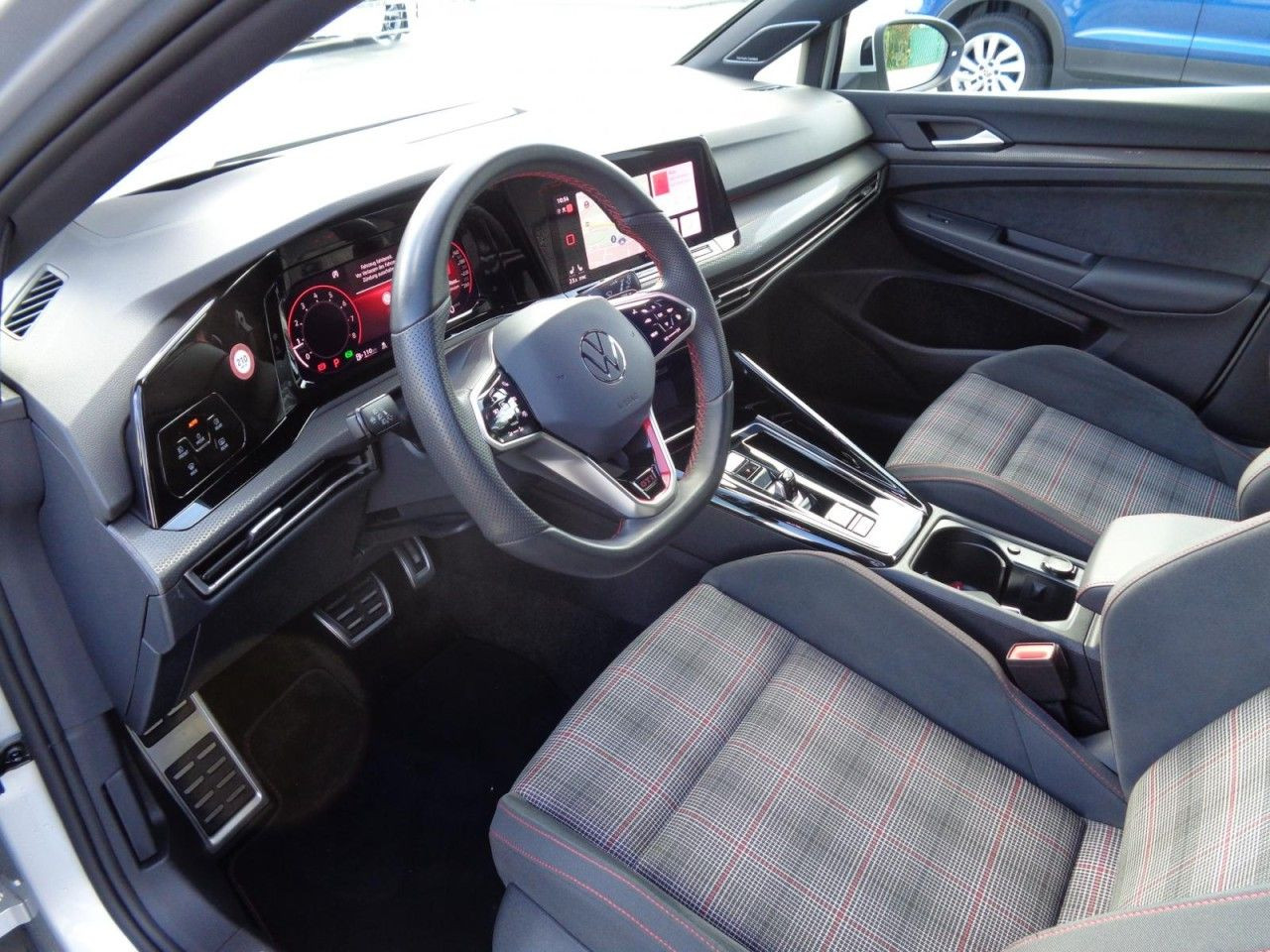 Golf VIII GTI 2,0 TSI DSG (DCC+LED+Navi+RearView)