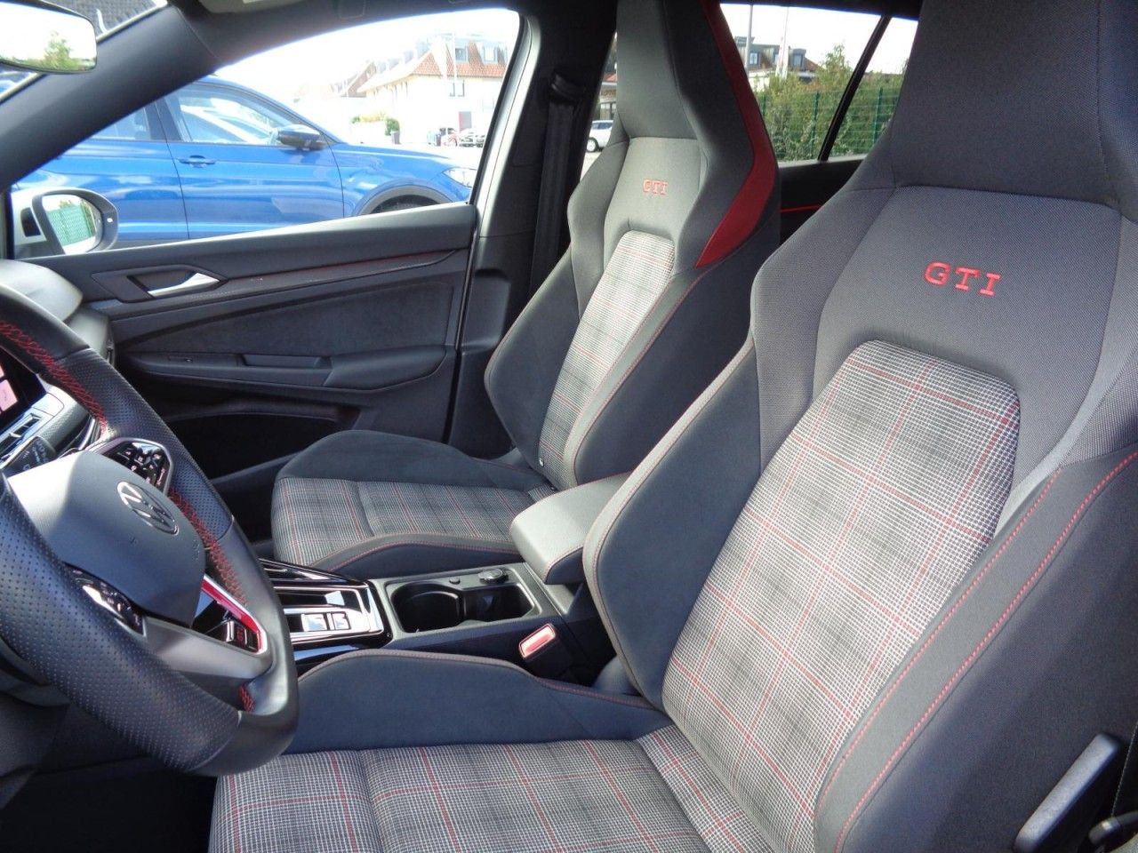 Golf VIII GTI 2,0 TSI DSG (DCC+LED+Navi+RearView)