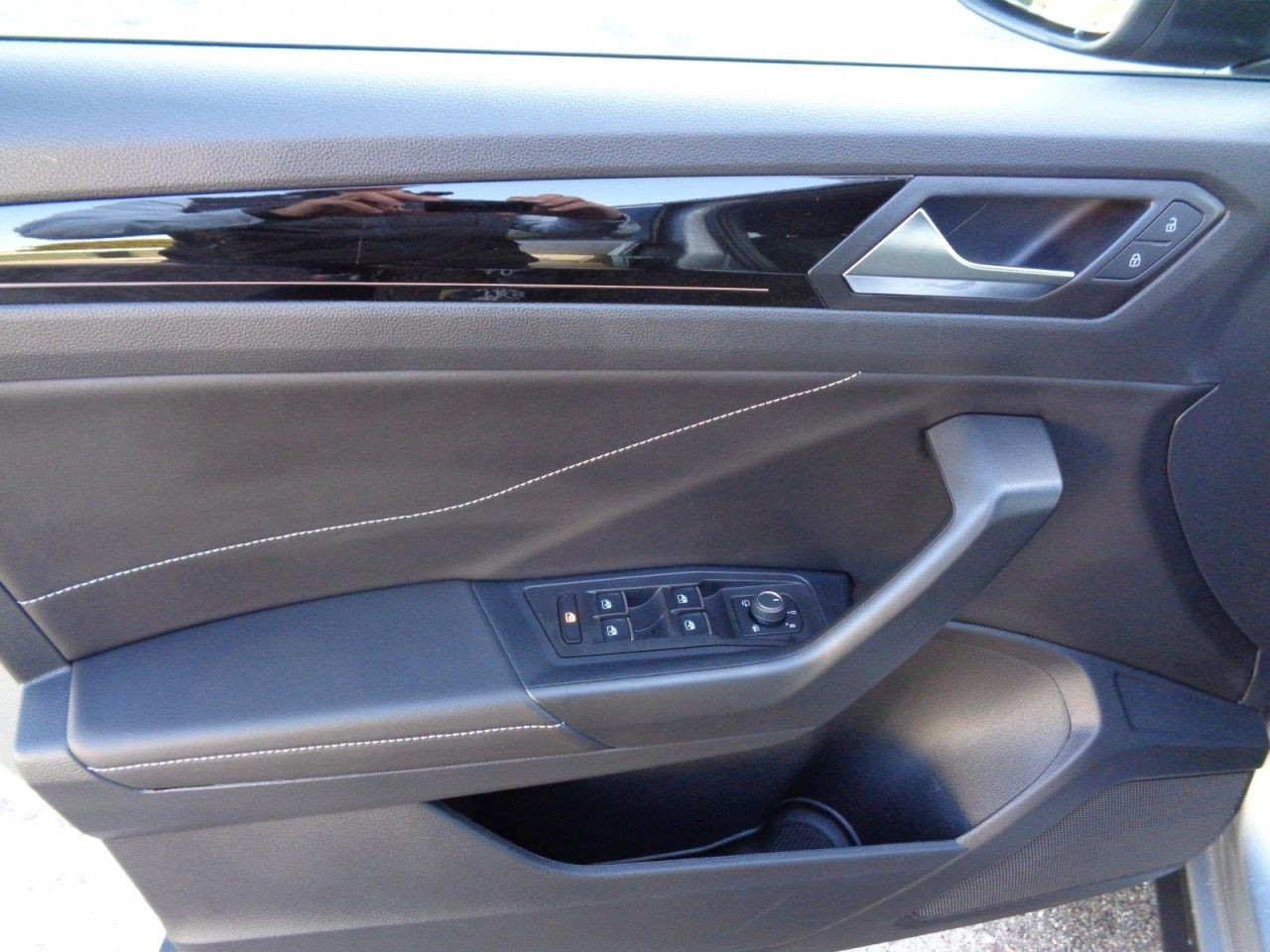 T-Roc 1,5 TSI DSG R-Line (AHK+LED+Navi)