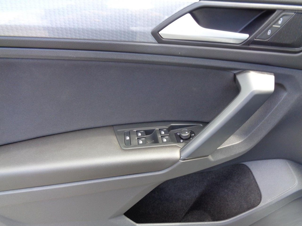 Tiguan 2,0 TDI DSG (AHK+Navi+ACC)