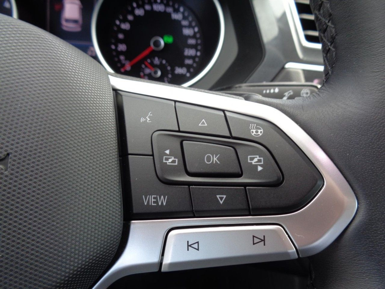 Tiguan 2,0 TDI DSG (AHK+Navi+ACC)