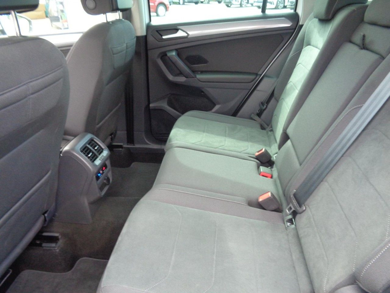 Tiguan 2,0 TDI DSG (AHK+Navi+ACC)