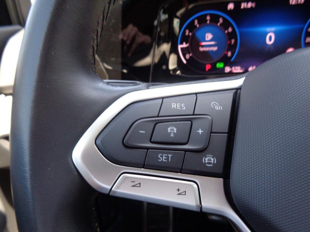 Golf VIII Variant 1.5 eTSI DSG Move (Navi, LED, ACC, PDC)
