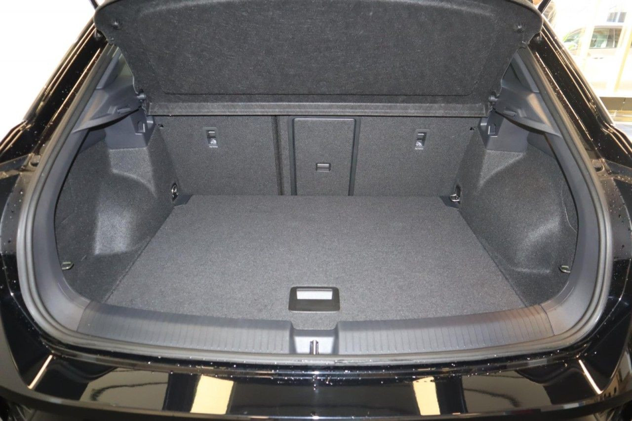 T-Roc 1,5 TSI DSG R-Line (LED+Navi+RearView)