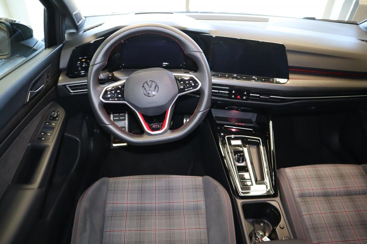 Golf VIII GTI 2,0 TSI DSG (AHK+LED+Navi)