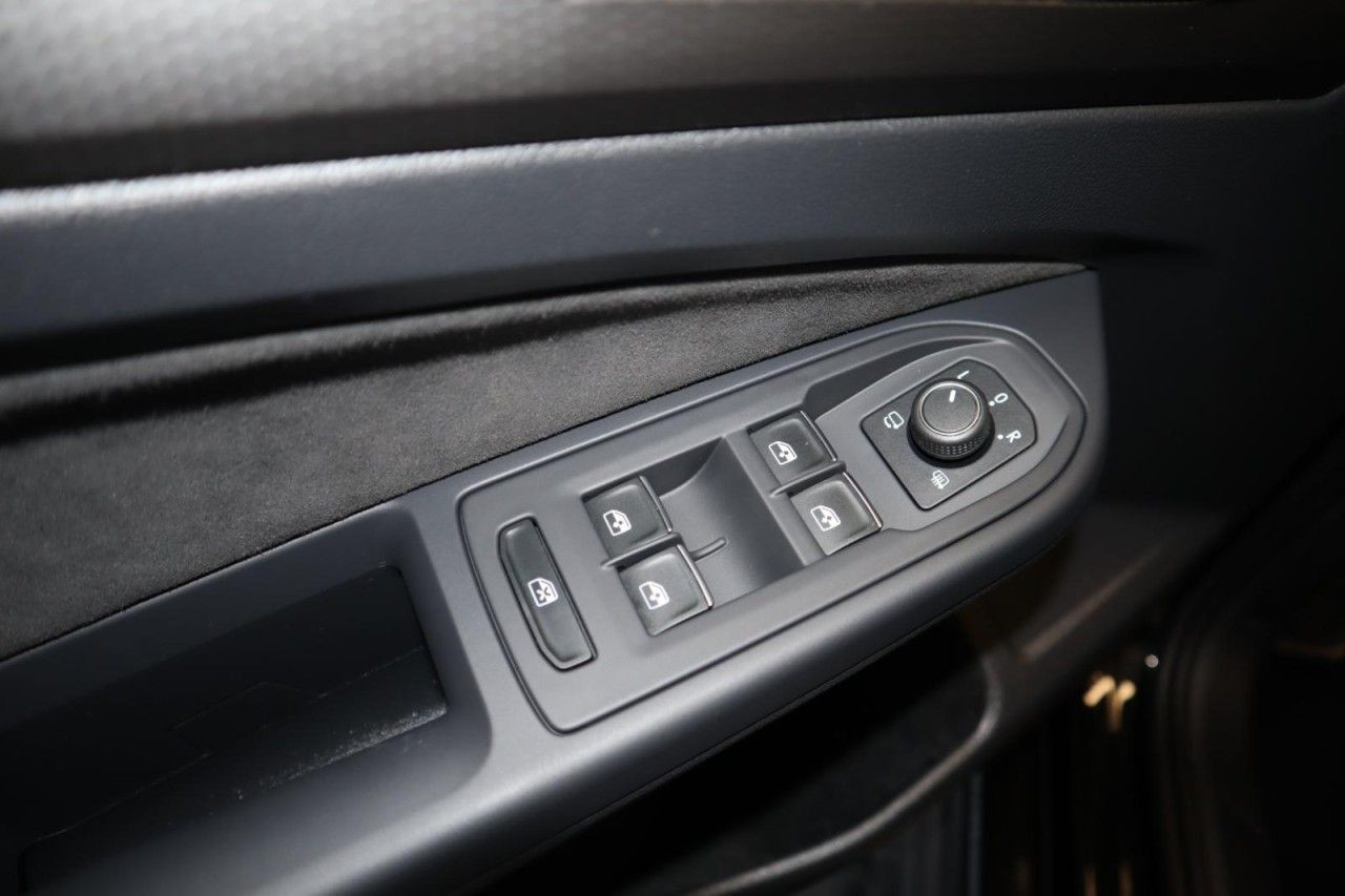 Golf VIII GTI 2,0 TSI DSG (AHK+LED+Navi)