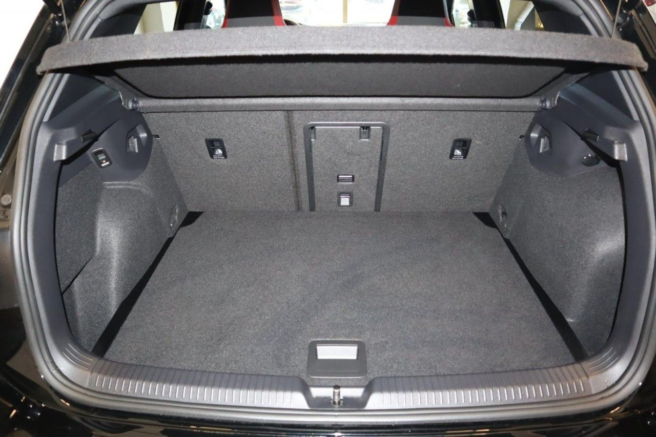 Golf VIII GTI 2,0 TSI DSG (AHK+LED+Navi)