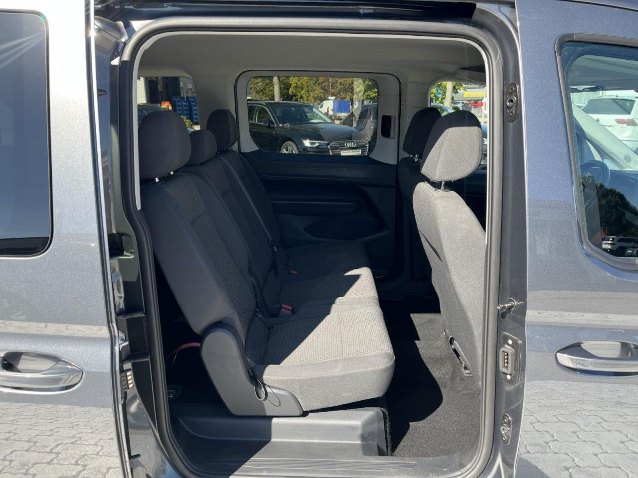 Caddy Maxi Life 2.0 TDI DSG (R-Kamera+FrontAssist)