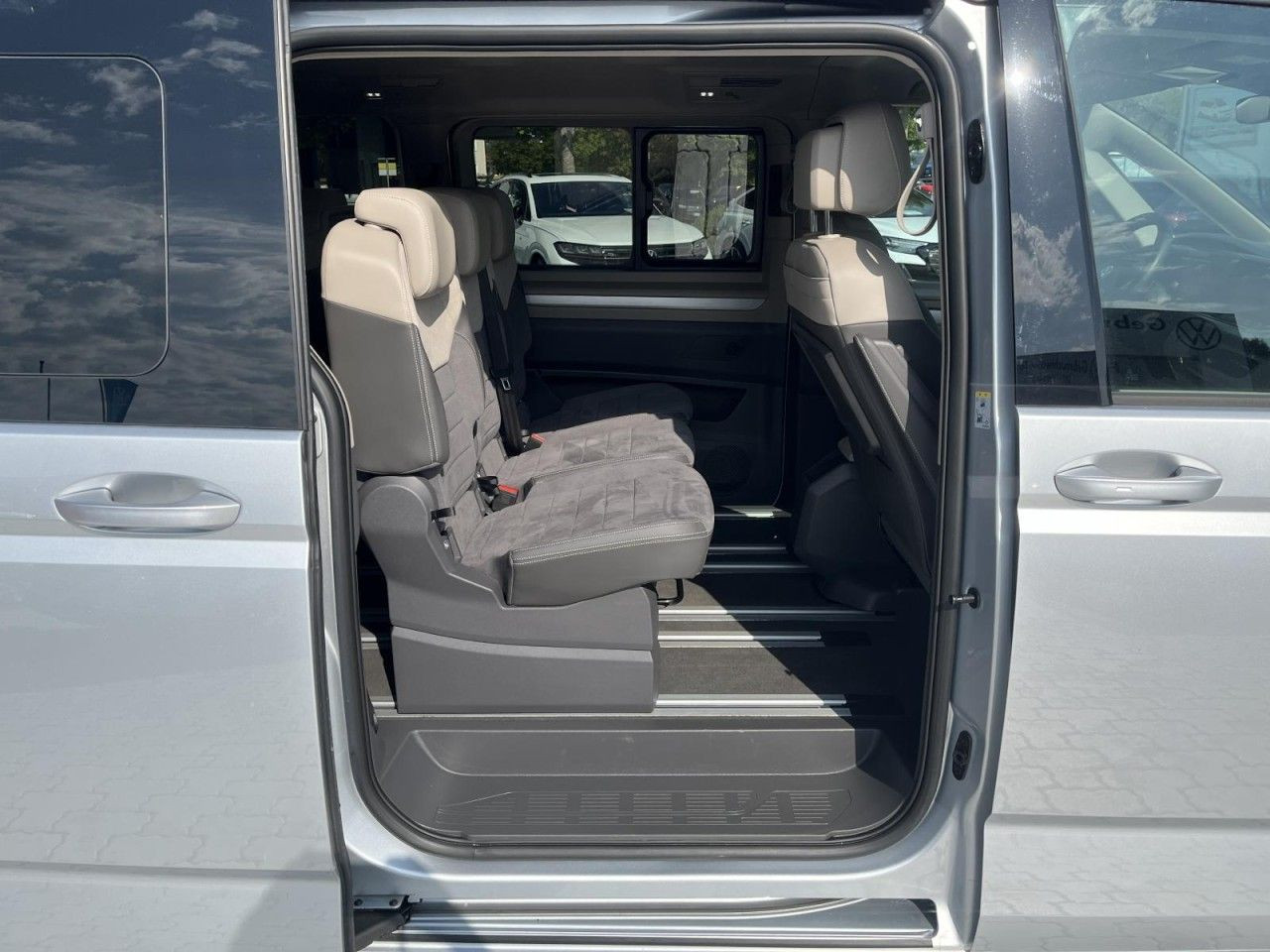 T7 Multivan 2,0 TDI DSG LÜ (IQ.Light+Navi+Standhzg.)