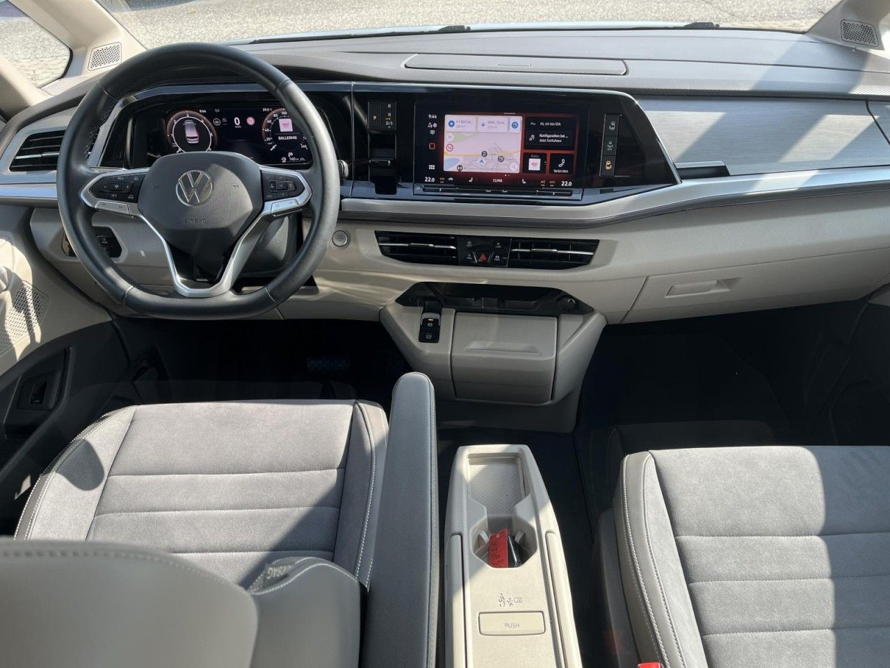 T7 Multivan 2,0 TDI DSG LÜ (IQ.Light+Navi+Standhzg.)