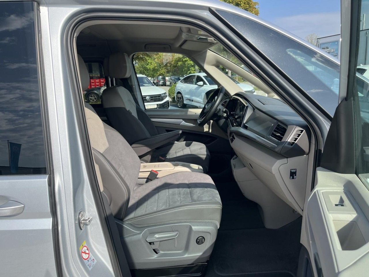 T7 Multivan 2,0 TDI DSG LÜ (IQ.Light+Navi+Standhzg.)