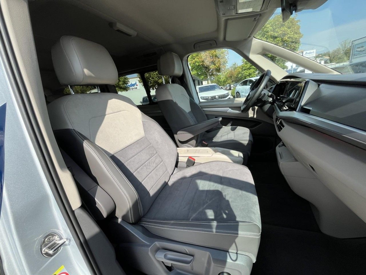 T7 Multivan 2,0 TDI DSG LÜ (IQ.Light+Navi+Standhzg.)
