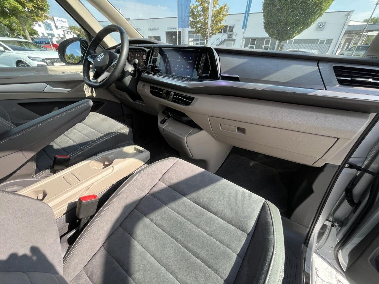 T7 Multivan 2,0 TDI DSG LÜ (IQ.Light+Navi+Standhzg.)