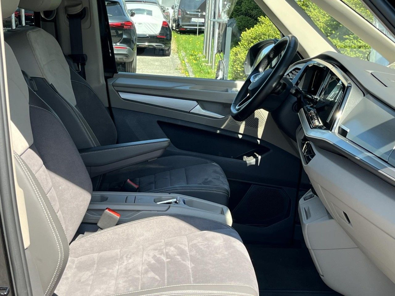 T7 Multivan 2,0 TDI DSG Life KÜ (LED+Navi+Standhzg.+AHK)