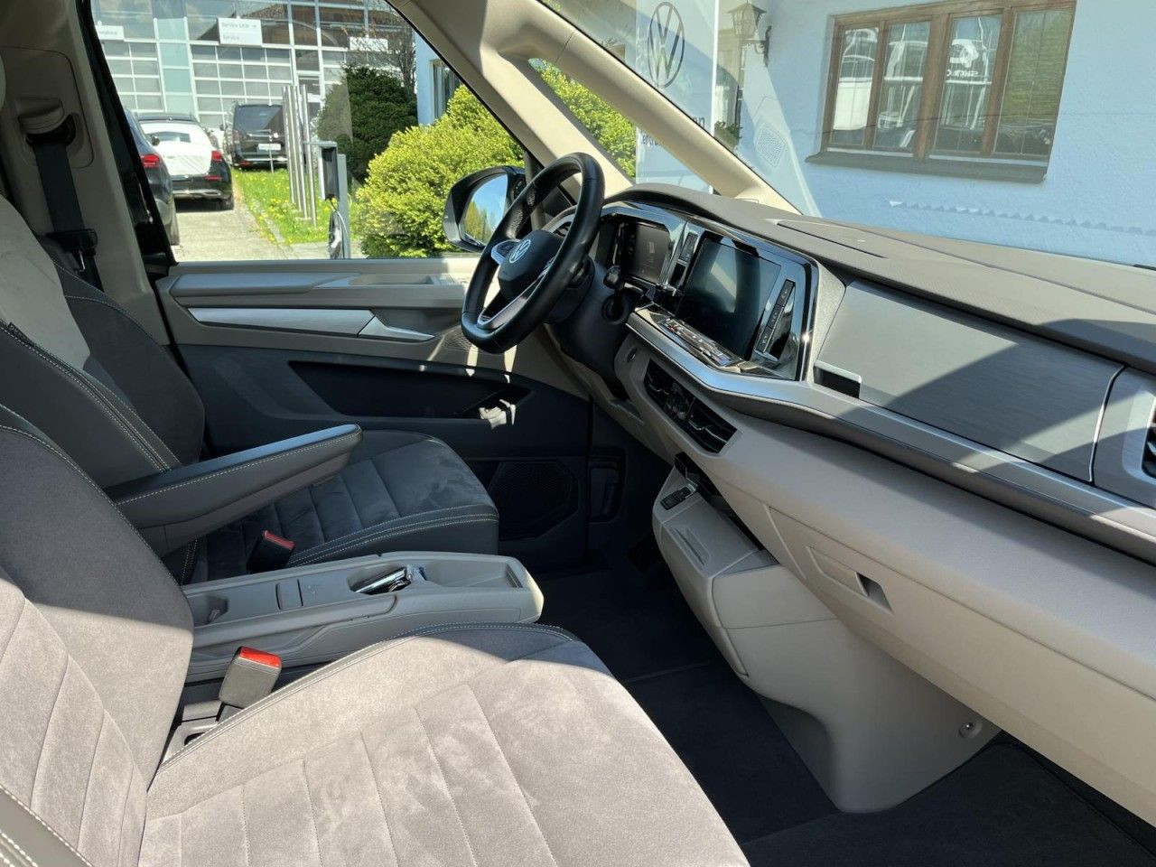 T7 Multivan 2,0 TDI DSG Life KÜ (LED+Navi+Standhzg.+AHK)