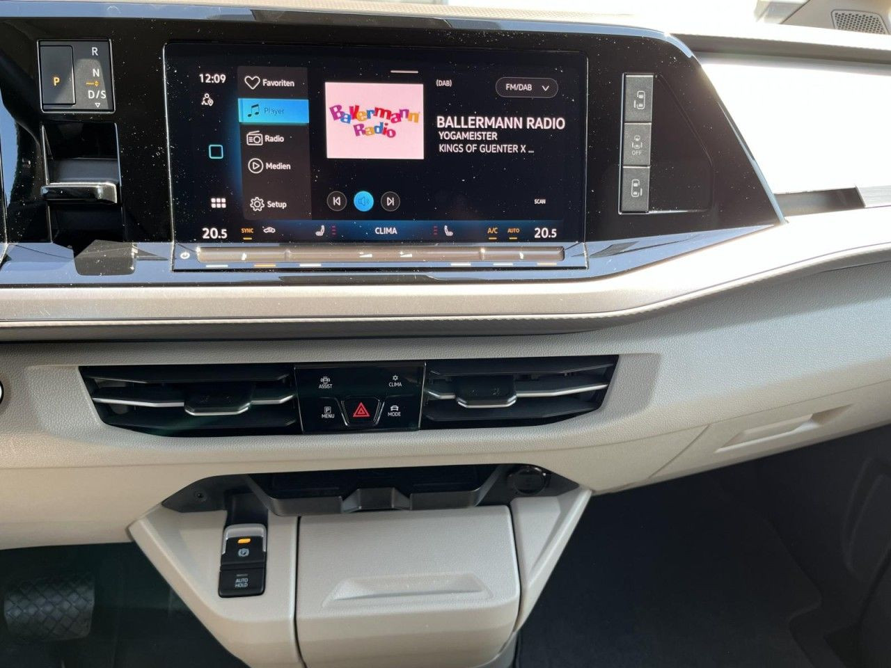 T7 Multivan 2,0 TDI DSG Life KÜ (LED+Navi+Standhzg.+AHK)