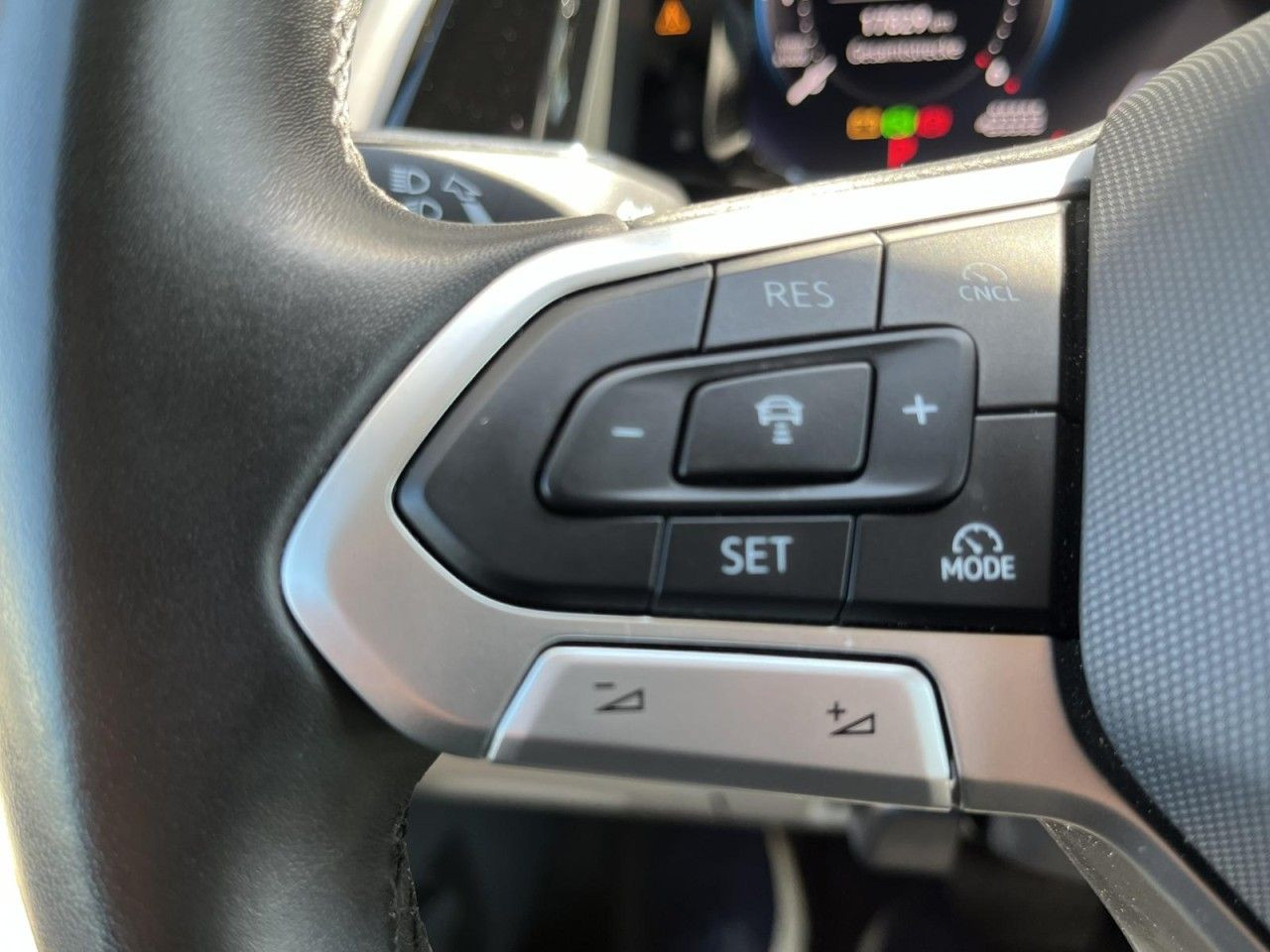 T7 Multivan 2,0 TDI DSG Life KÜ (LED+Navi+Standhzg.+AHK)