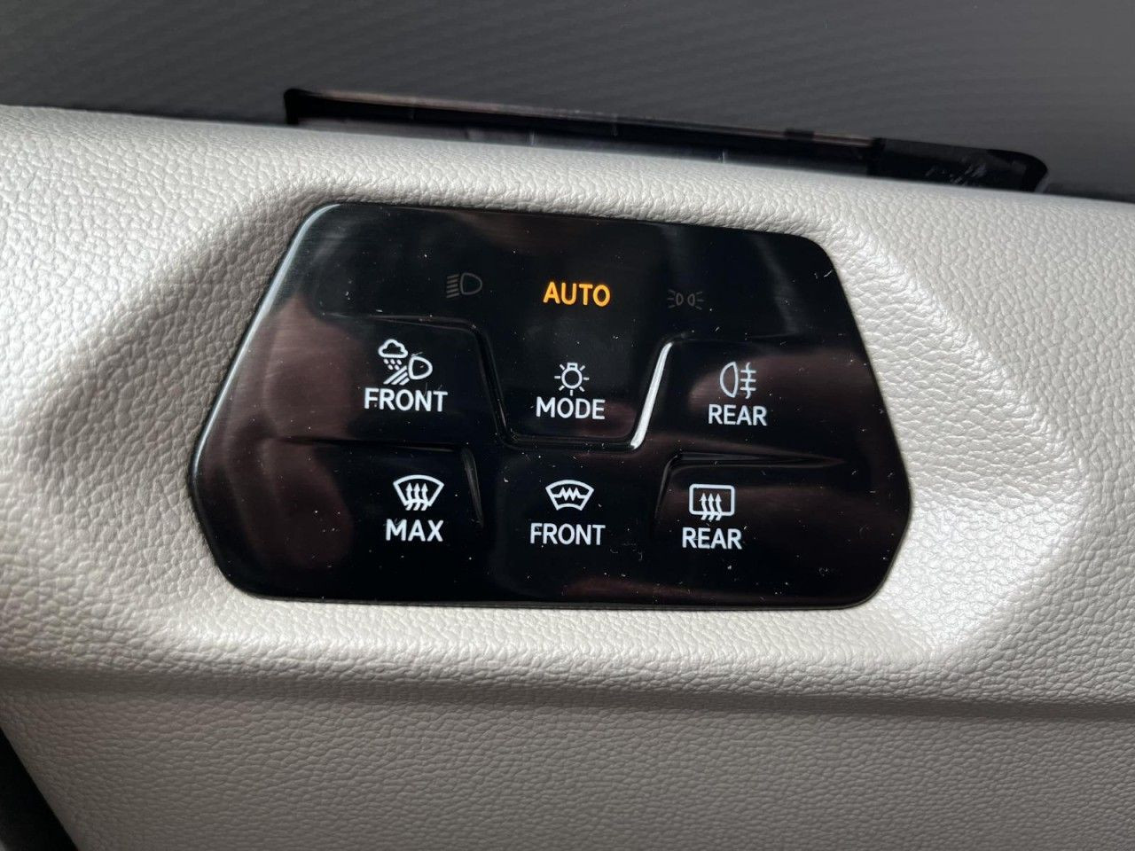 T7 Multivan 2,0 TDI DSG Life KÜ (IQ.Light+Sithzg.+AHK)