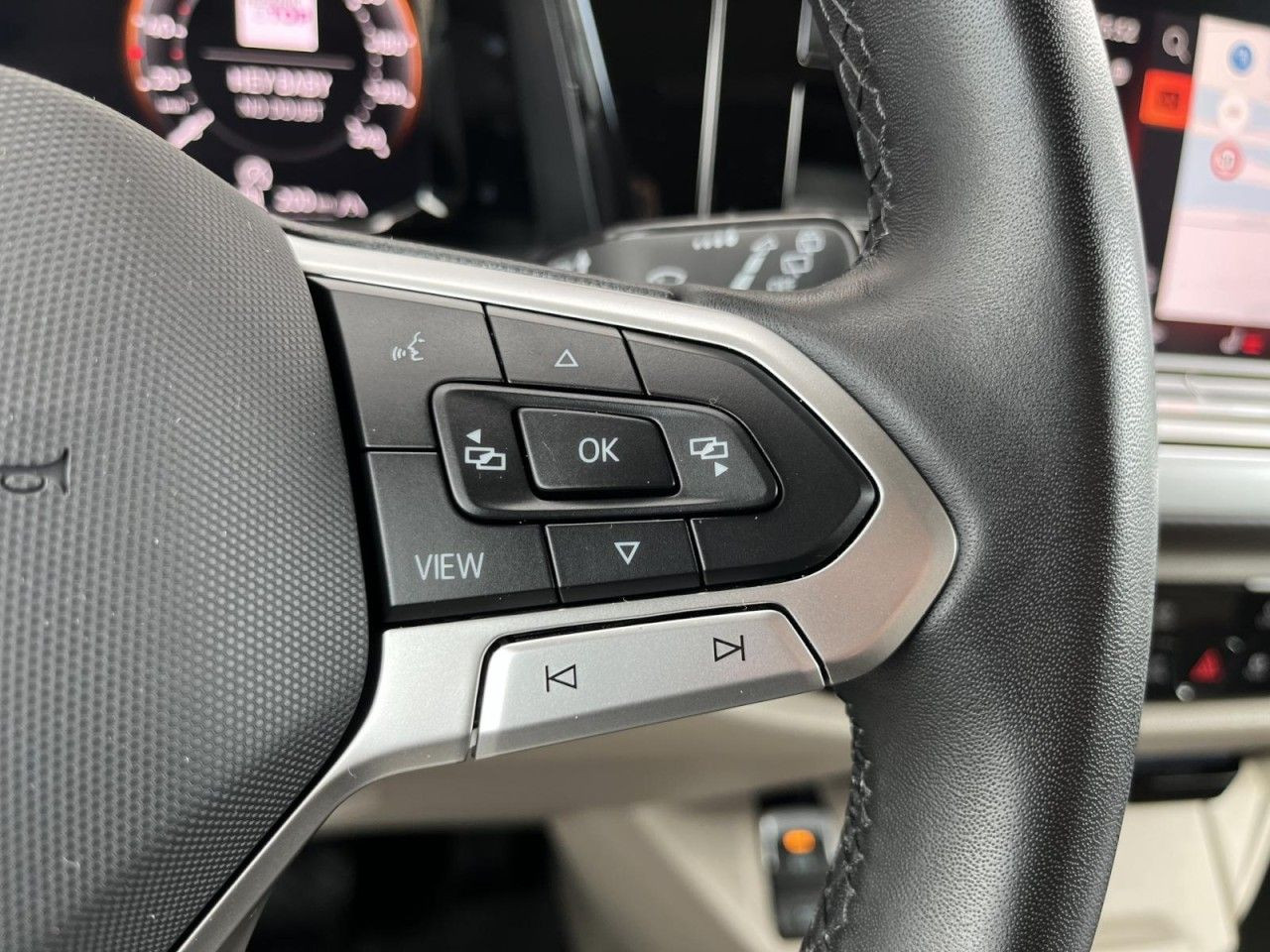 T7 Multivan 2,0 TDI DSG Life KÜ (IQ.Light+Sithzg.+AHK)