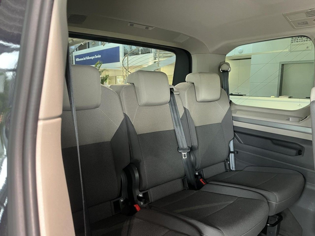 T7 Multivan Life 2.0 TDI DSG KÜ (LED+NAVI+AHK+RearView+APP+ACC)