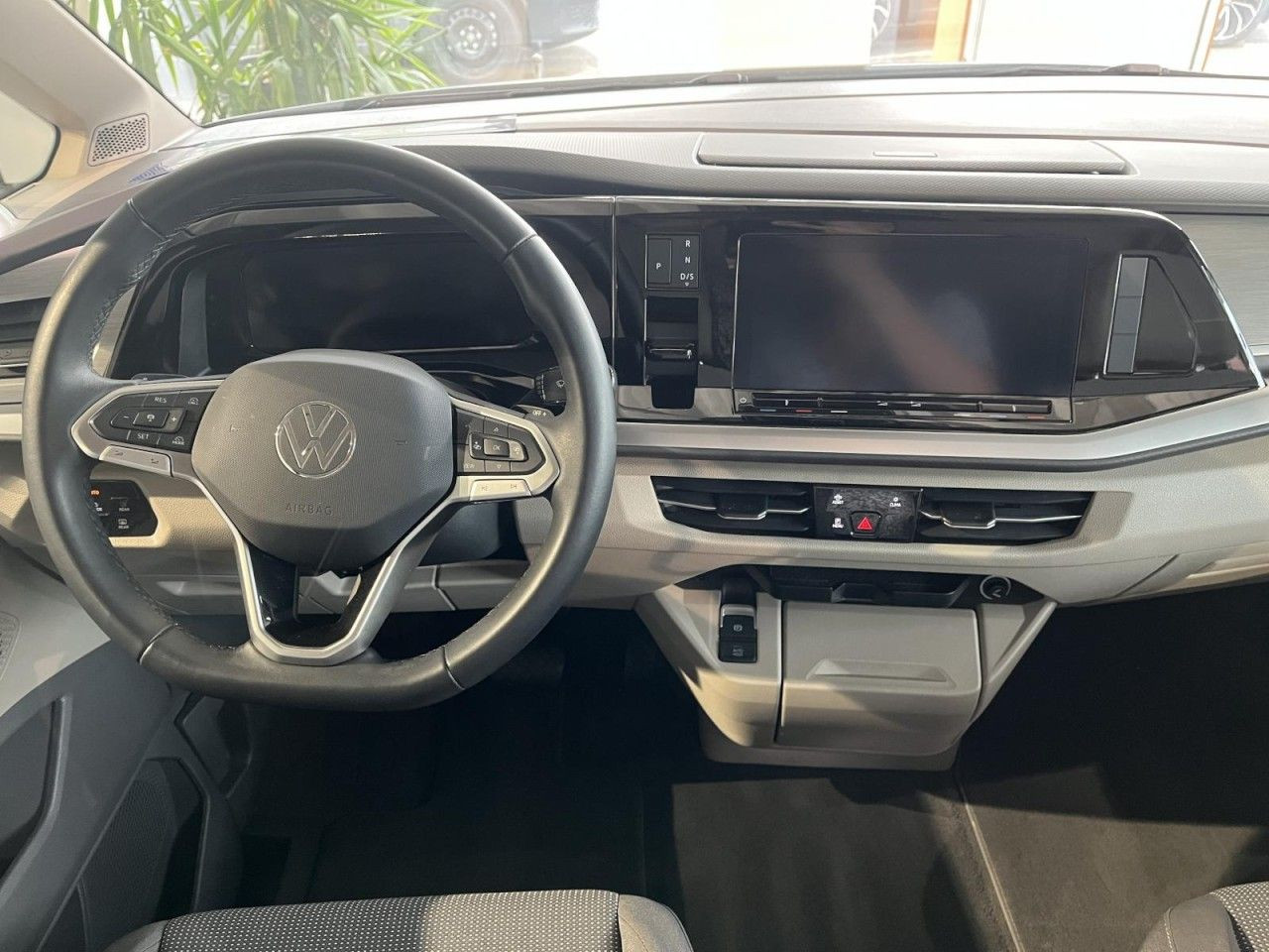 T7 Multivan Life 2.0 TDI DSG KÜ (LED+NAVI+AHK+RearView+APP+ACC)