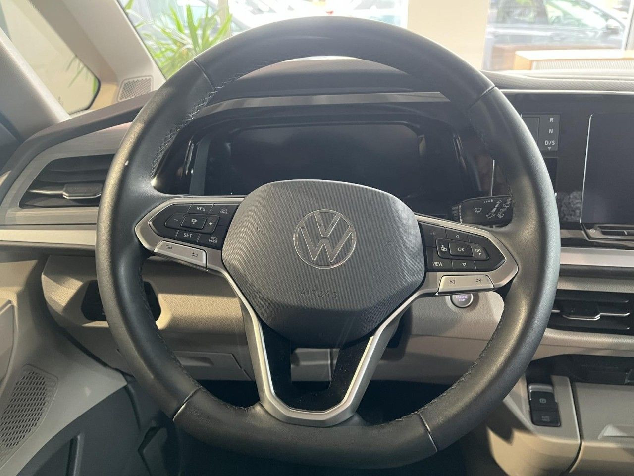 T7 Multivan Life 2.0 TDI DSG KÜ (LED+NAVI+AHK+RearView+APP+ACC)