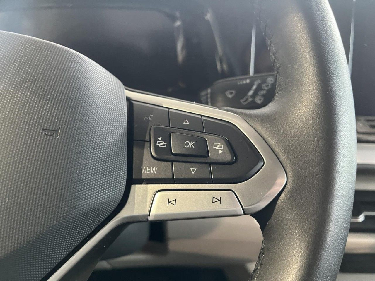 T7 Multivan Life 2.0 TDI DSG KÜ (LED+NAVI+AHK+RearView+APP+ACC)