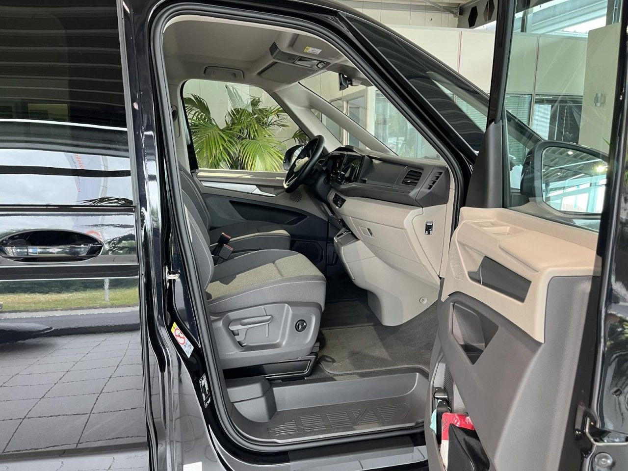 T7 Multivan Life 2.0 TDI DSG KÜ (LED+NAVI+AHK+RearView+APP+ACC)
