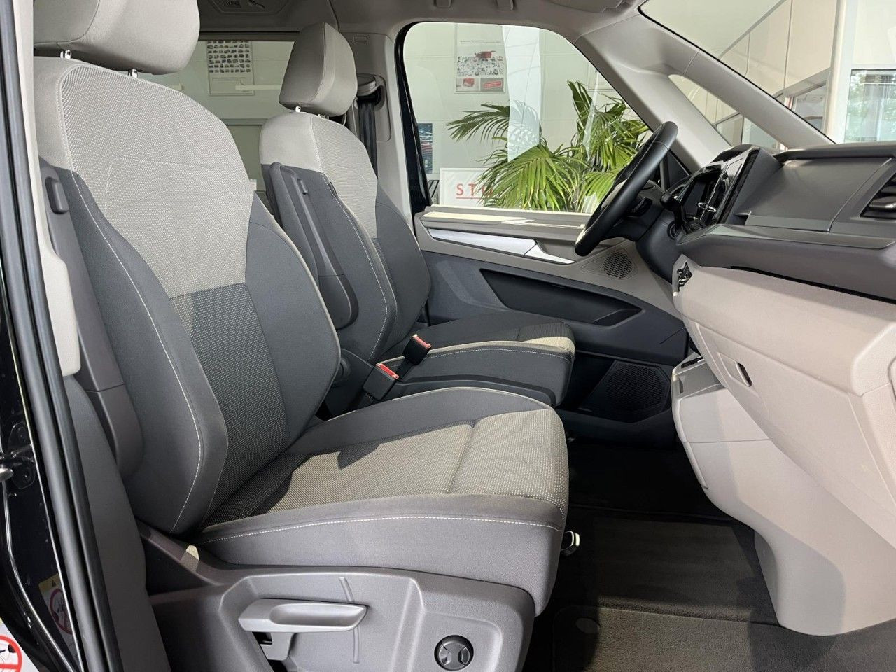 T7 Multivan Life 2.0 TDI DSG KÜ (LED+NAVI+AHK+RearView+APP+ACC)