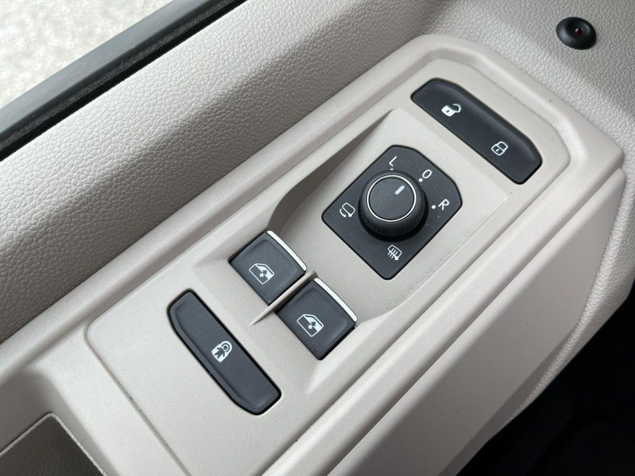 T7 Multivan 2,0 TDI DSG Life KÜ (IQ.Light+AHK+Sitzhzg.)