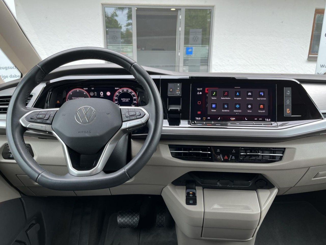 T7 Multivan 2,0 TDI DSG Life KÜ (IQ.Light+AHK+Standhzg.)