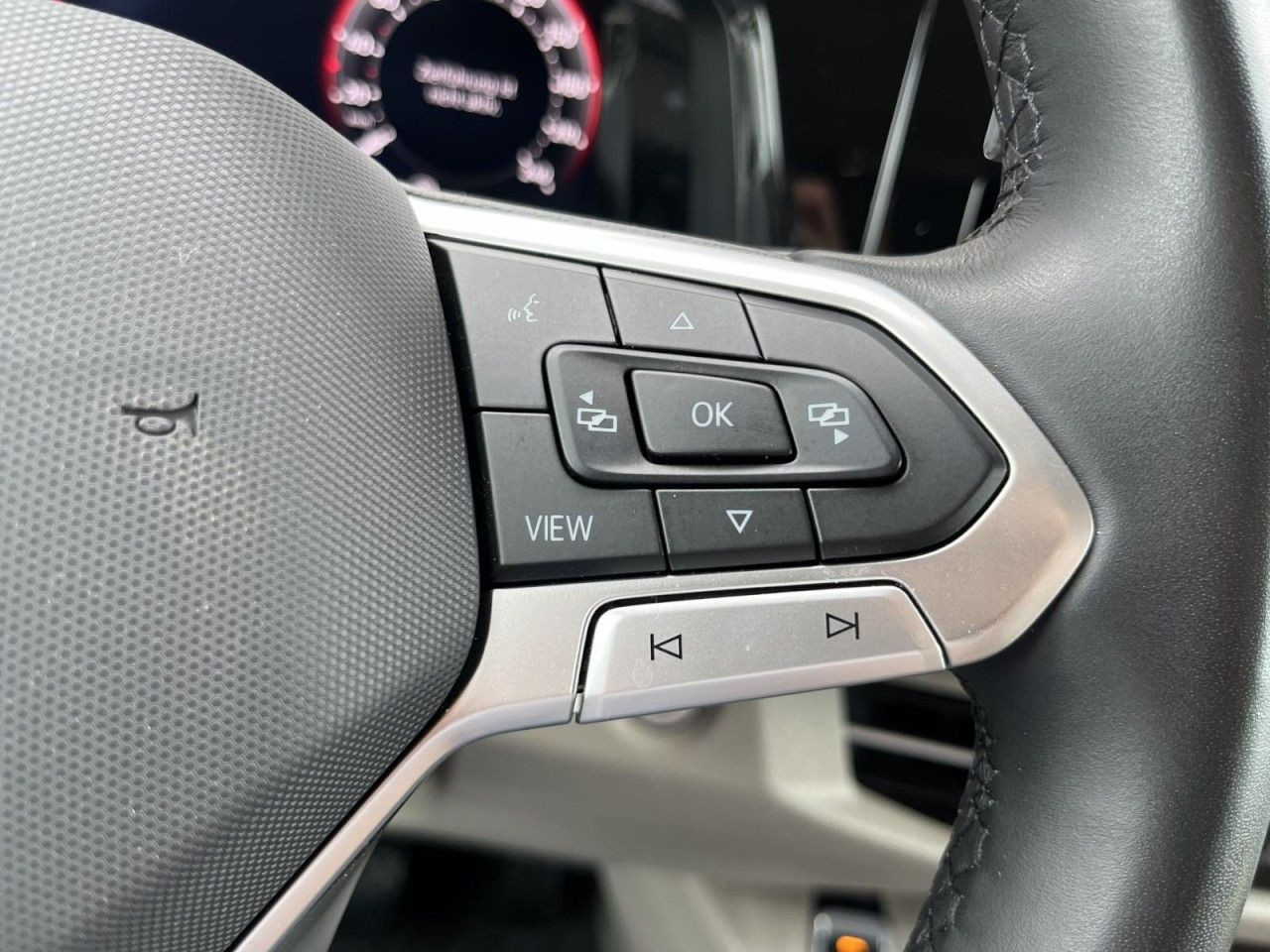 T7 Multivan 2,0 TDI DSG Life KÜ (IQ.Light+AHK+Standhzg.)