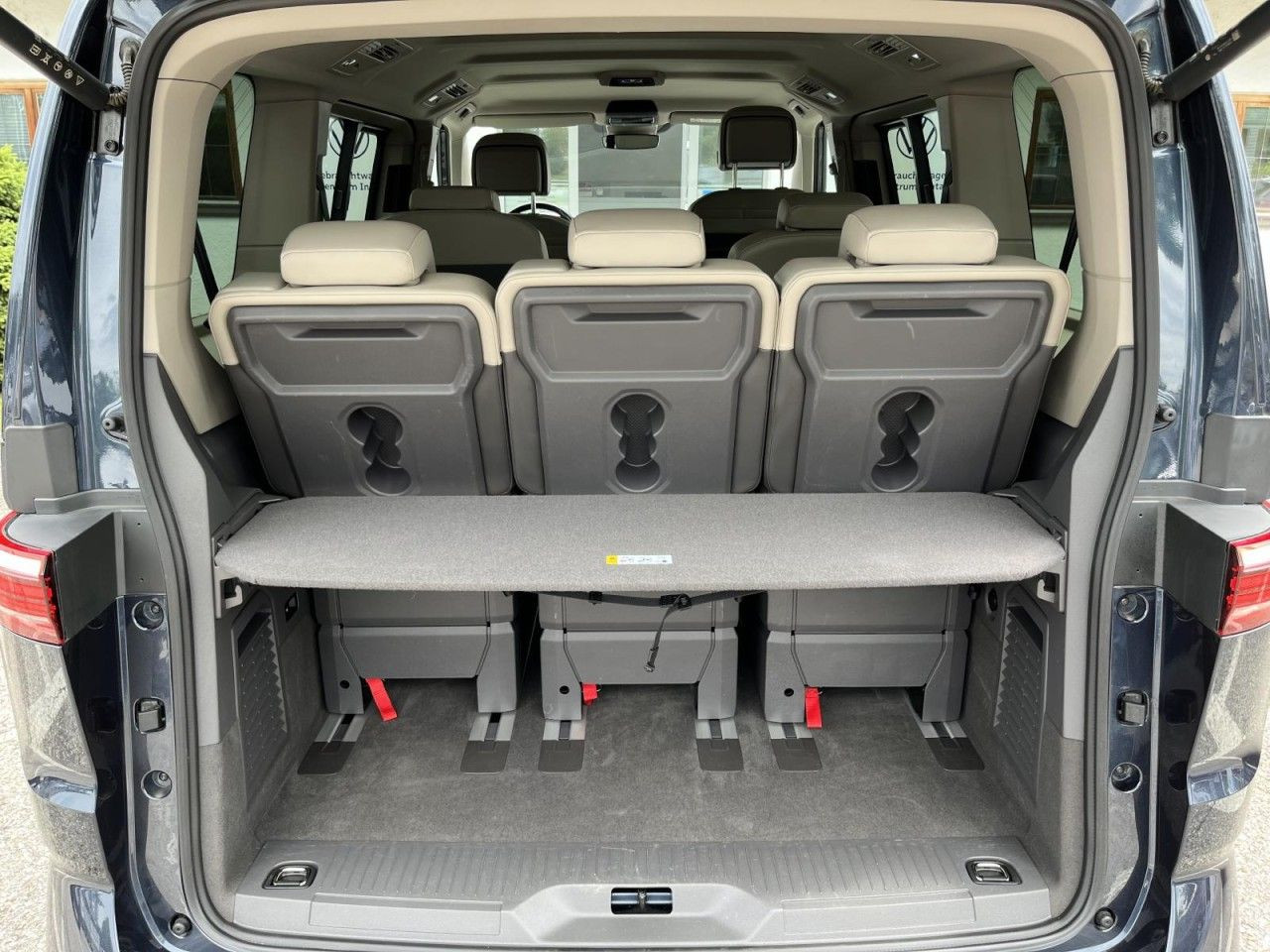 T7 Multivan 2,0 TDI DSG Life KÜ (IQ.Light+AHK+Standhzg.)