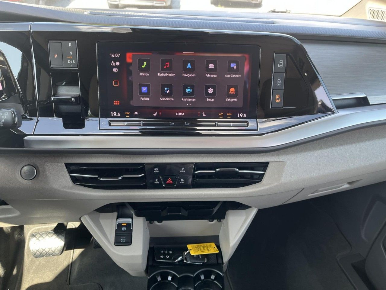 T7 Multivan 2,0 TDI DSG Life LÜ (IQLight+Standhzg.+AHK)