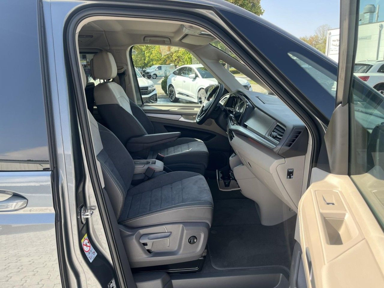 T7 Multivan 2,0 TDI DSG Life LÜ (IQLight+Standhzg.+AHK)