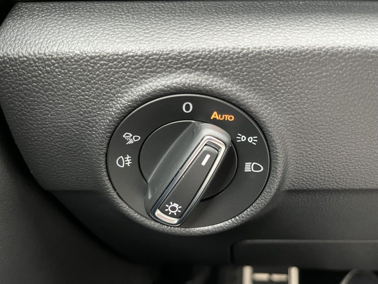 T-Roc 1,5 TSI DSG R-Line (LED+Navi+RearView)