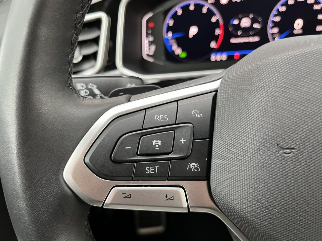 T-Roc 1,5 TSI DSG R-Line (LED+Navi+RearView)