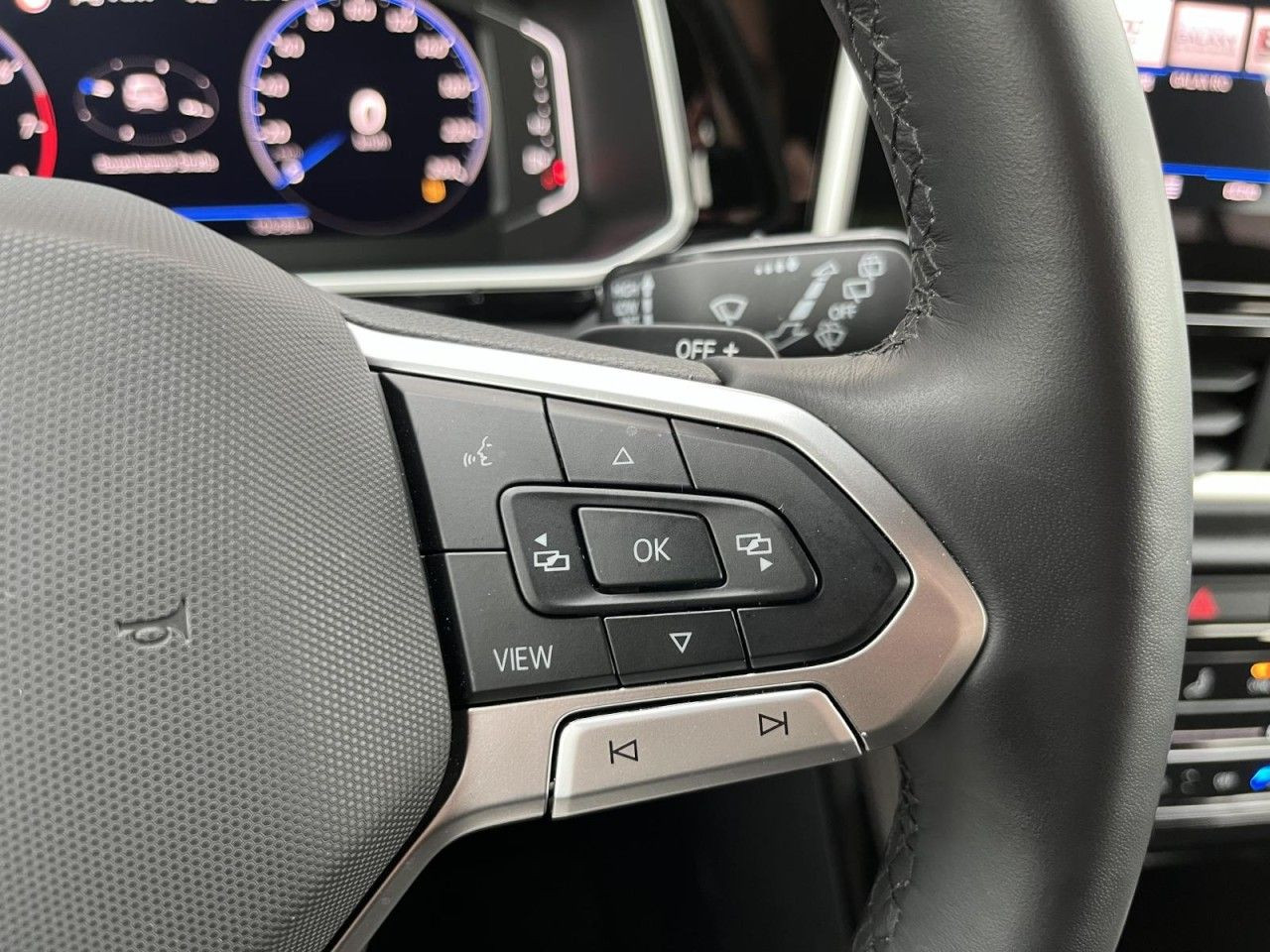 T-Roc 1,5 TSI DSG R-Line (LED+Navi+RearView)