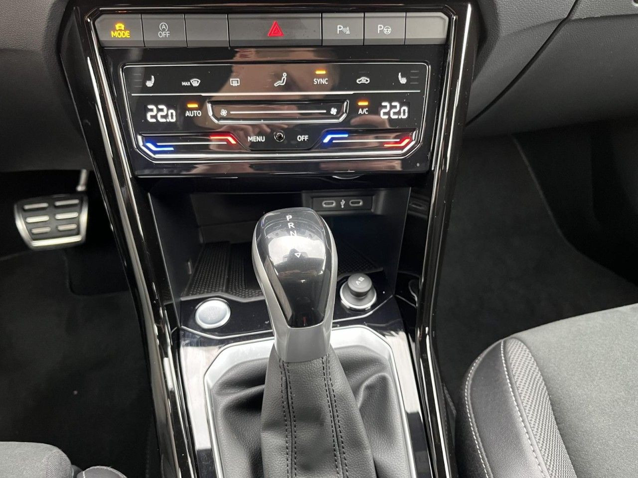 T-Roc 1,5 TSI DSG R-Line (LED+Navi+RearView)