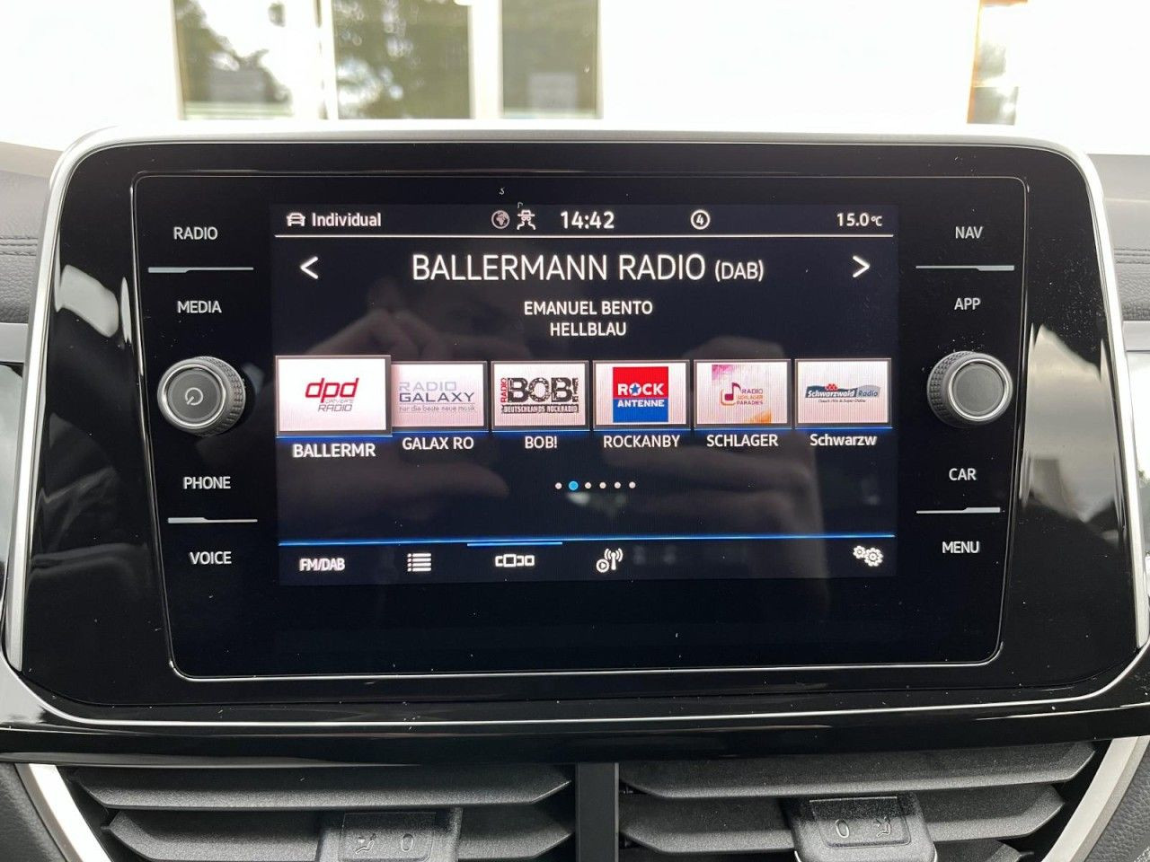 T-Roc 1,5 TSI DSG R-Line (LED+Navi+RearView)