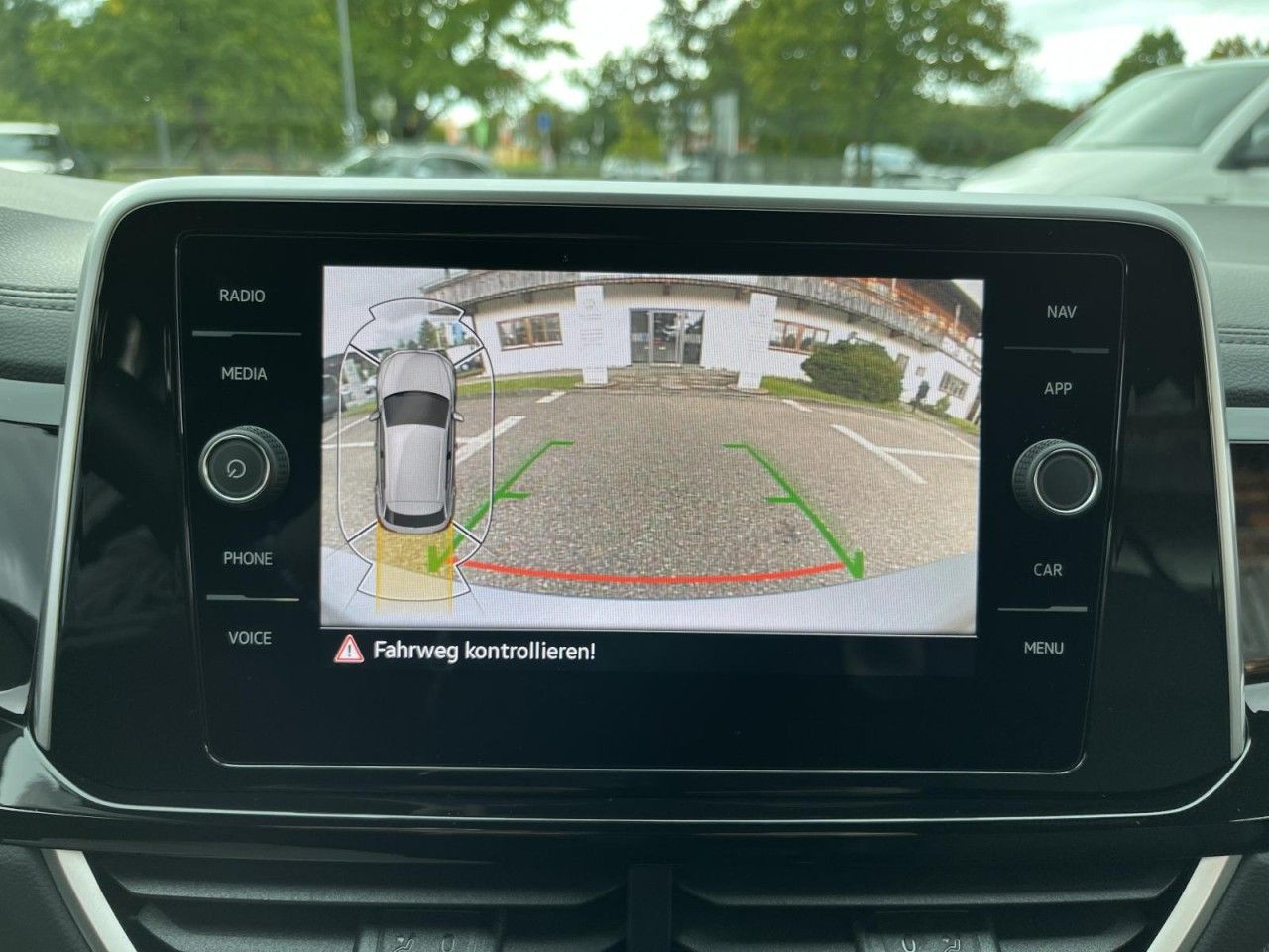 T-Roc 1,5 TSI DSG R-Line (LED+Navi+RearView)