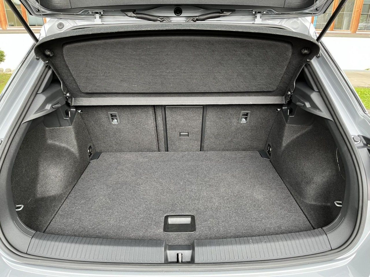 T-Roc 1,5 TSI DSG R-Line (LED+Navi+RearView)
