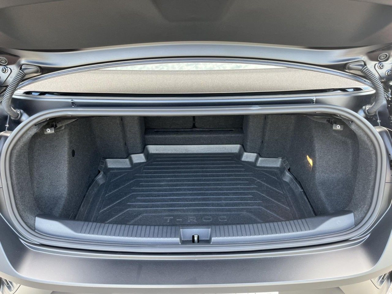 T-Roc Cabriolet 1,5 TSI DSG EDITION BLACK PLUS DSG (Leder+Navi+DCC+AHK)