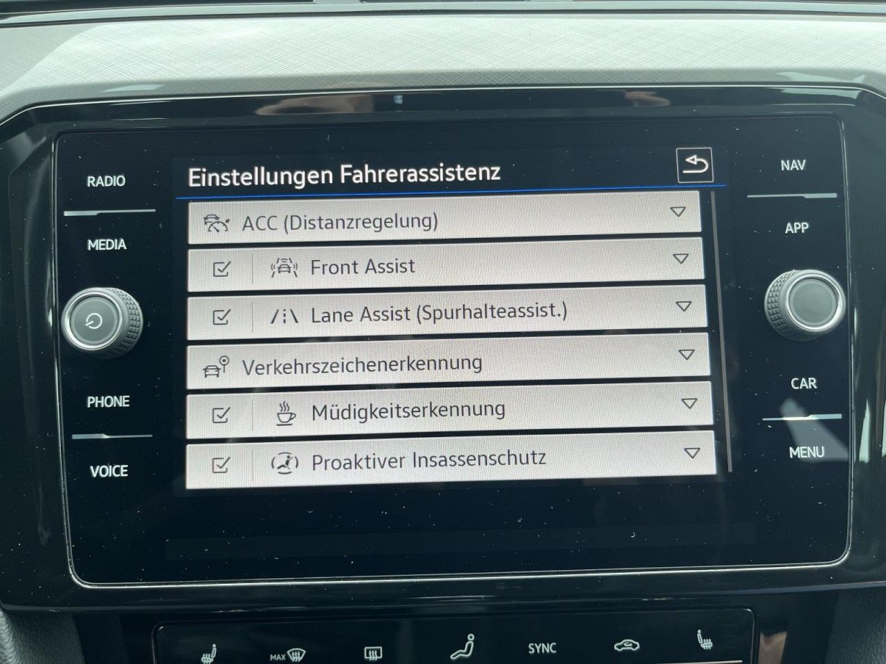 Passat Variant 2,0 TDI Business (LED+Navi+RearView)
